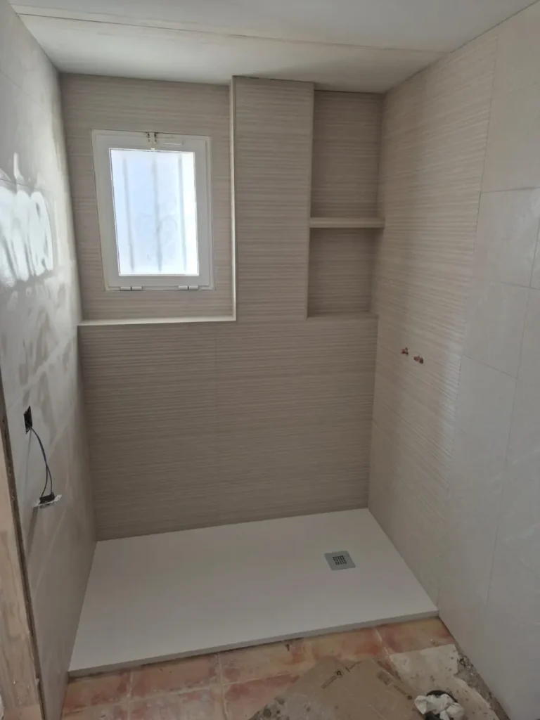 Ducha nueva con hornacina, desde el ladrillo (después)
