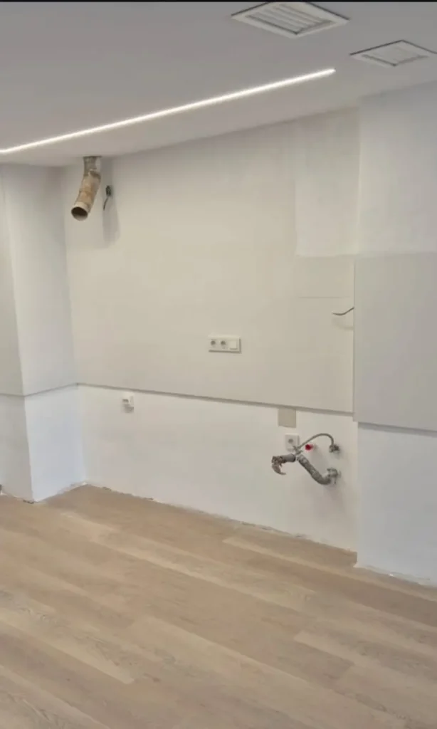 Reforma de cocina y suelo de la vivienda (después)
